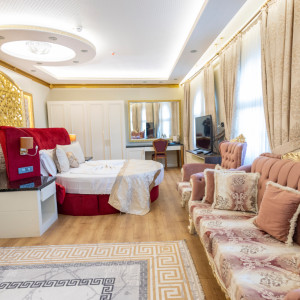Queen Suite with Spa Tub