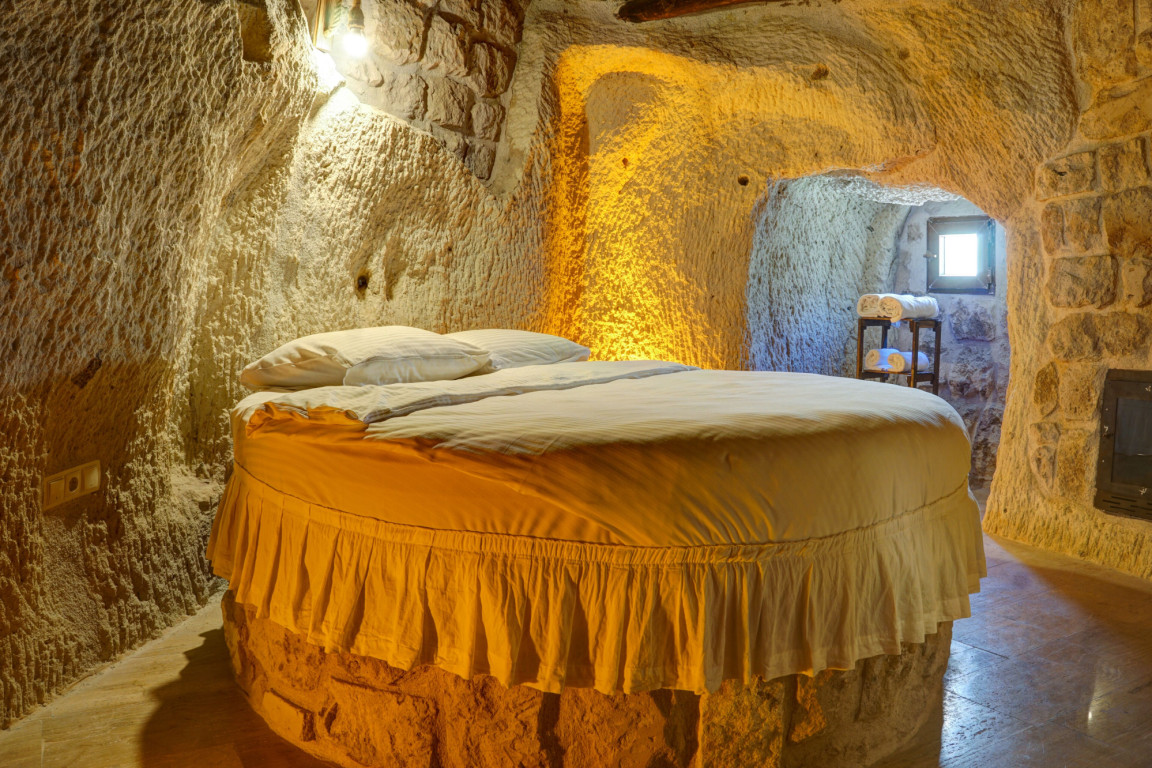 Lux Cave Suite