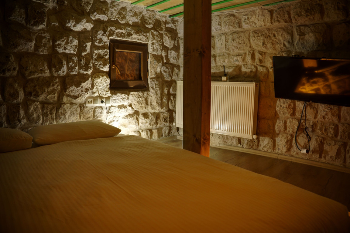 Royal Cave Suite