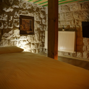 Royal Cave Suite