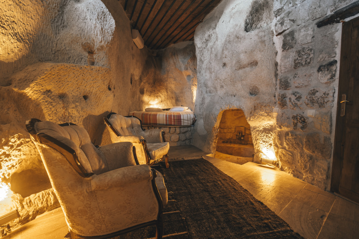 Deluxe Cave Suite