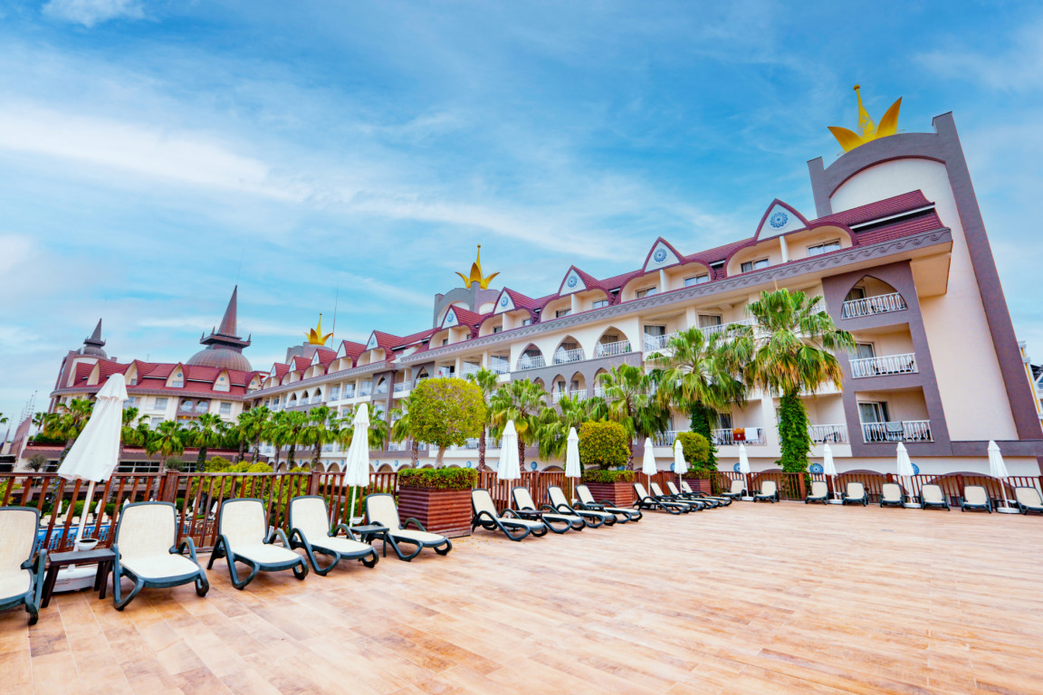 Side Crown Palace