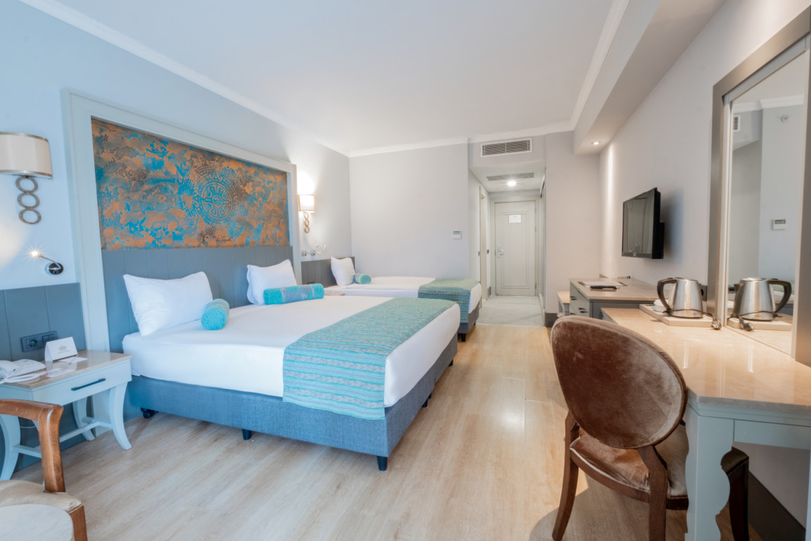 Deluxe Room - Pool View