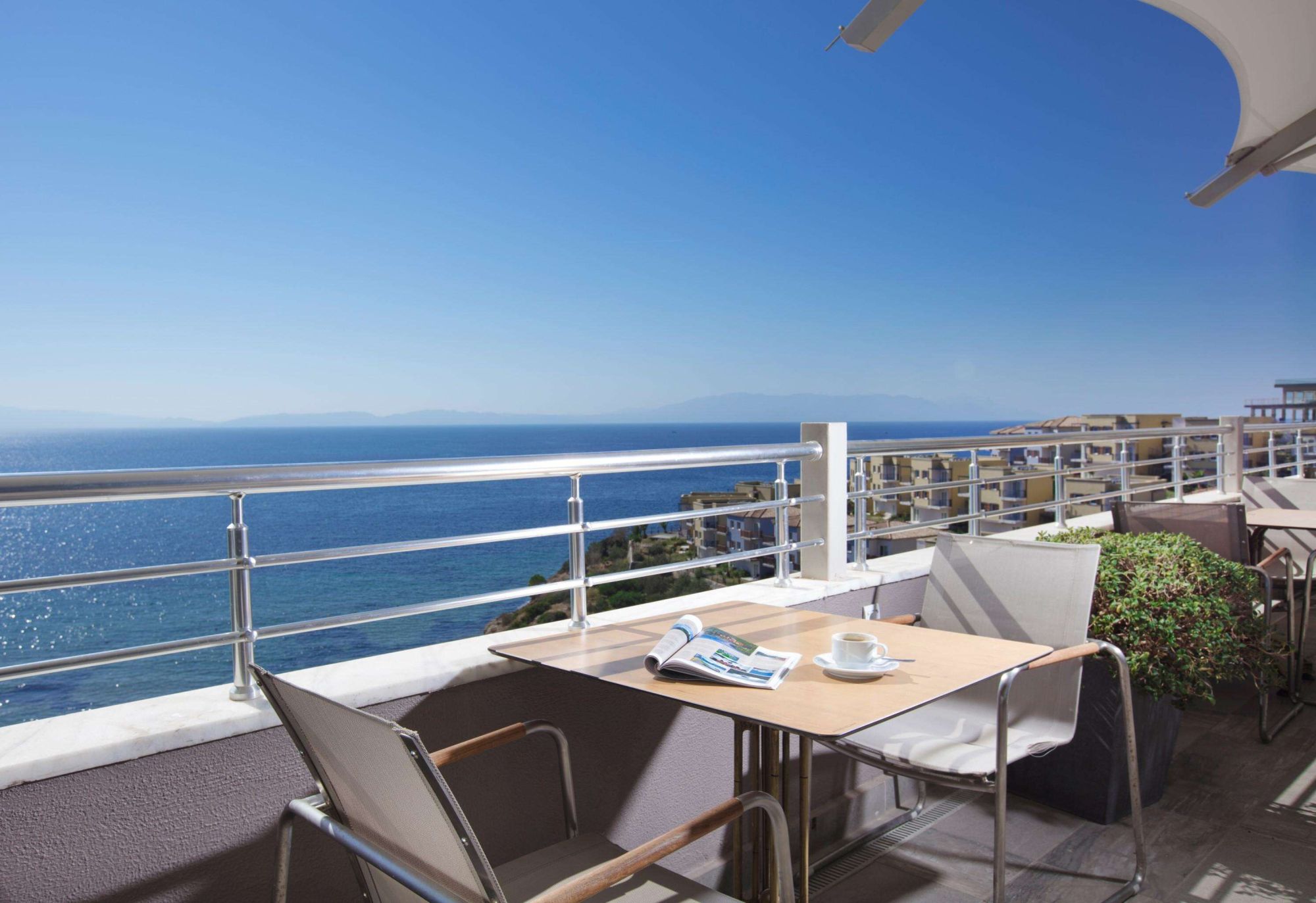 Claros Lobby Bar
