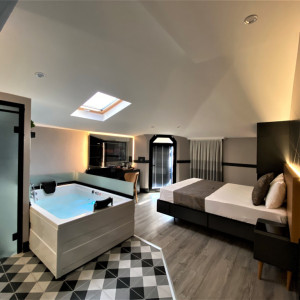 Jacuzzi Suite