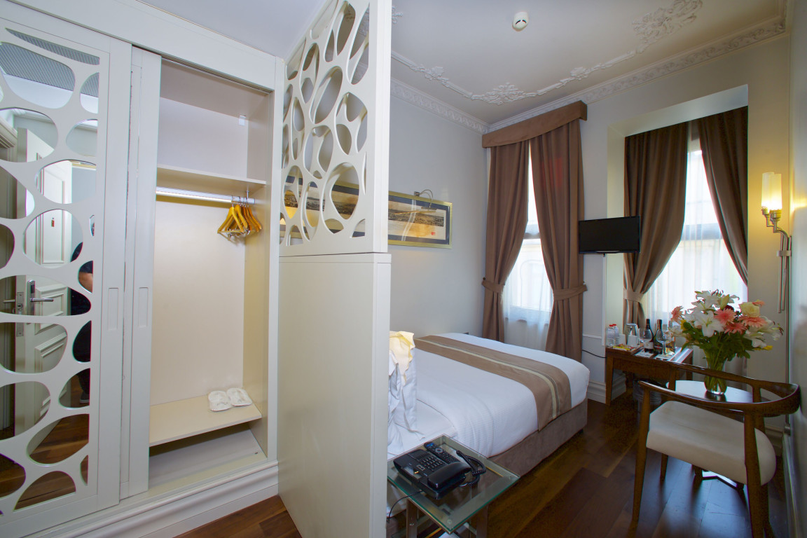 Economy Room