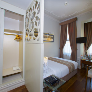 Economy Room