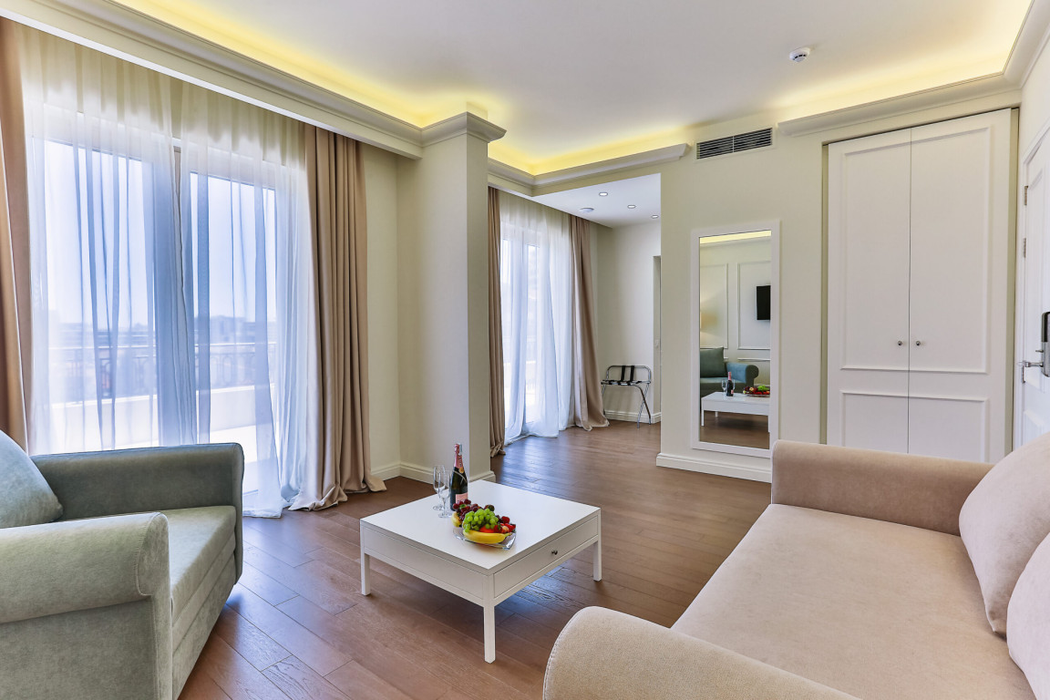 Family Deluxe Suite With Terrace