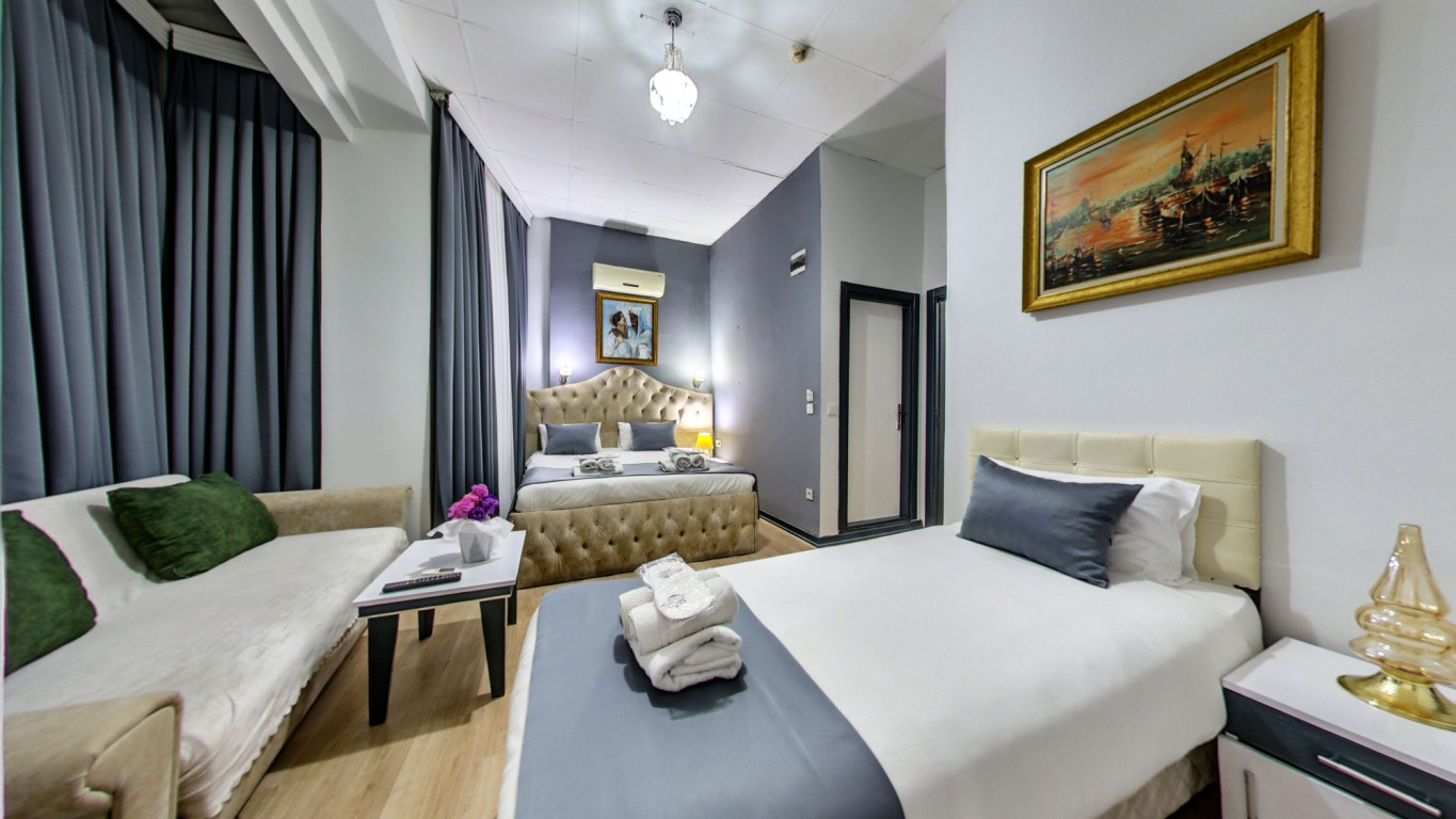 Deluxe Queen Suite