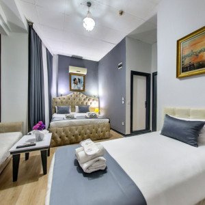 Deluxe Queen Suite