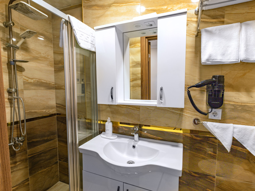 Quinnova Hotel
