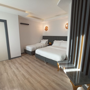 Deluxe Family Room
