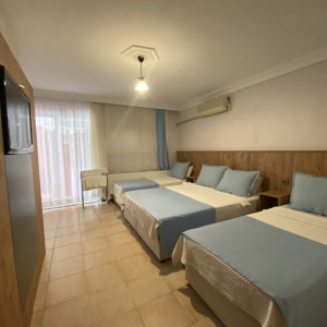 Aquamarine Quadruple Room With Terrace