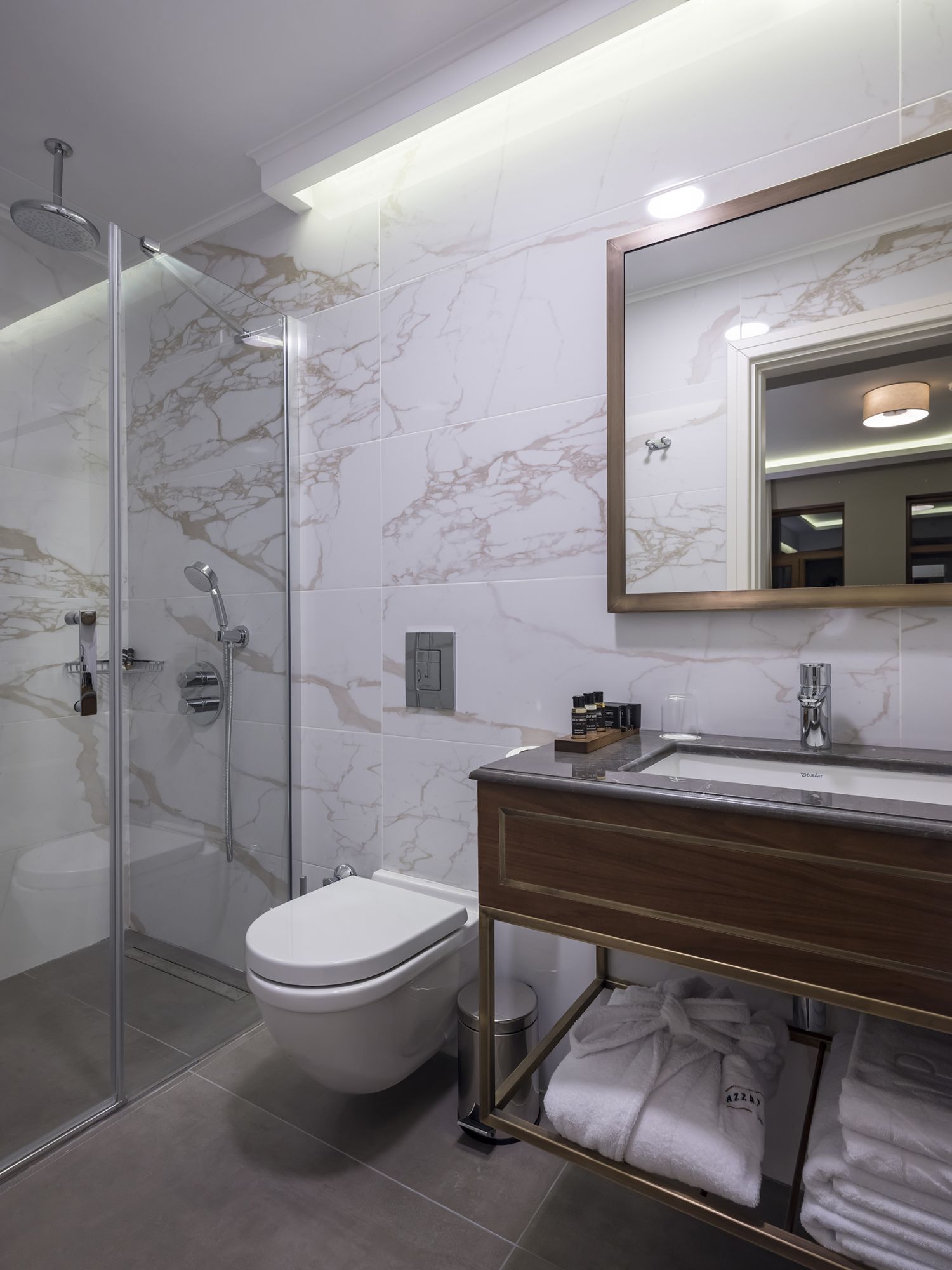 Superior Corner Room