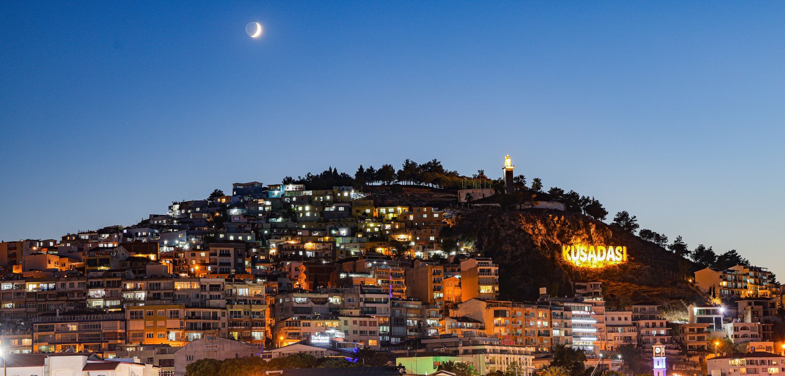 Kuşadası Türkmen'de Kapsamlı Bir Konaklama: Qlusıve Hotel Neler Sunuyor?